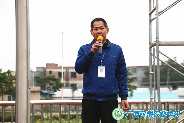 我校举行举行第十一届阳光冬季长跑活动起跑仪式