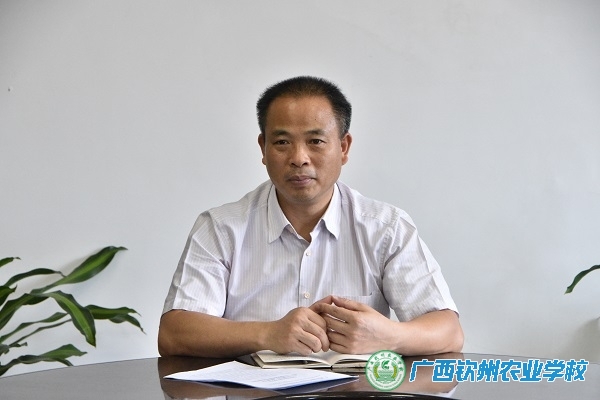我校召开2019年党建工作布置会和支部委员培训会
