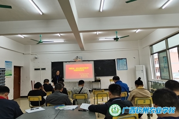 我校第二党支部组织开展 “跟党走，初心砥柱天地间”主题党日活动