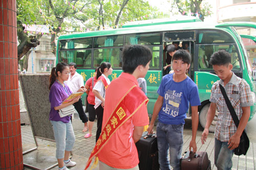 服务至上，礼迎新生—我校2013年新生入学纪实