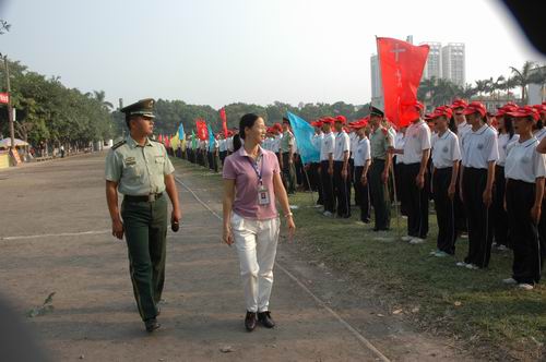 我校新生军训系列报道三： 军训强体魄   比赛展风采
