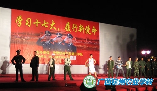 武警战士们的时装表演