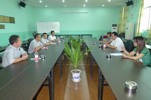 我校领导到广西凤翔集团洽谈校企联合办学事宜