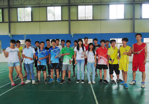 “白羽飞舞，我心激扬”——羽毛球社组织开展羽毛球比赛