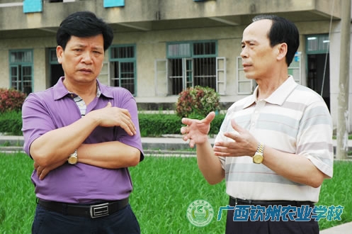 自治区农机局黄铭福局长到我校检查指导工作