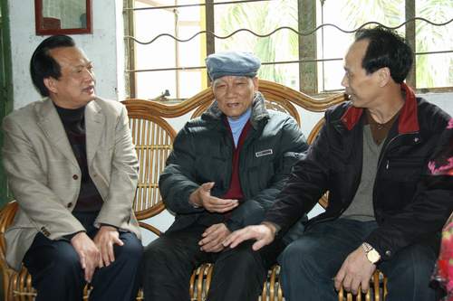 钦州市民盟市委领导到我校慰问老盟员