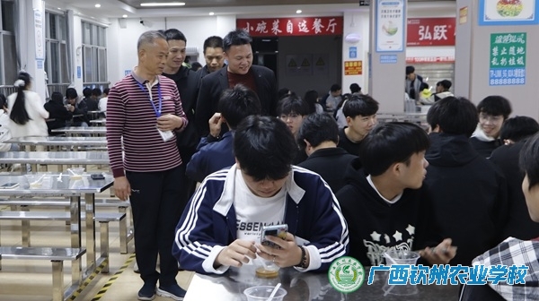 元宵暖意满校园 爱心汤圆慰人心  ——我校为学生免费发放元宵汤圆