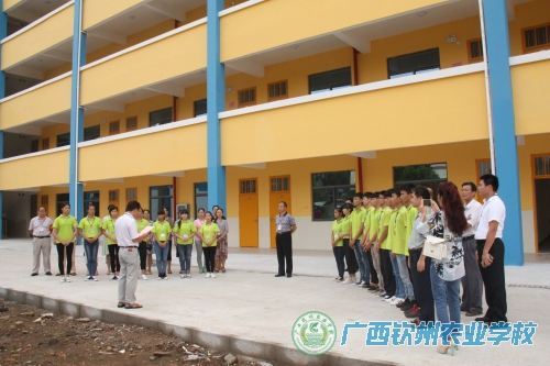 学校教学综合楼落成投入使用