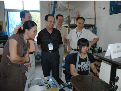 钦州市首个车站电脑联网售票点在我校开设