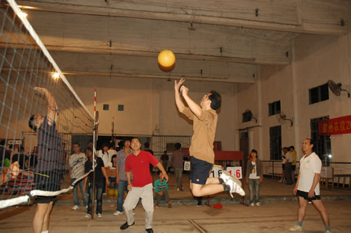 2009年秋季学期职工气排球赛圆满结束