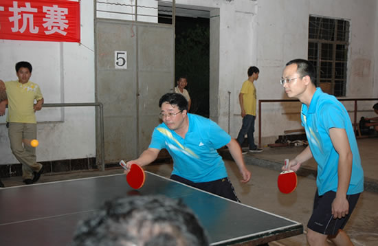 我校工会举行2011年春季学期教职工乒乓球对抗赛活动