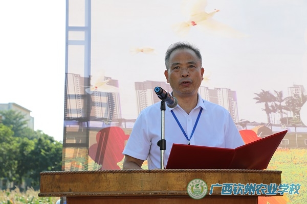 无惧骄阳启新程 意气风发燃壮志——我校召开2024级新生军训动员大会