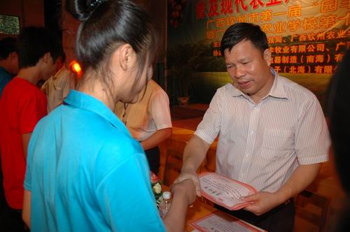 竞技展风采  比赛收硕果