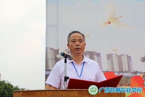 英姿飒爽燃壮志，厉兵秣马向前行 ——我校隆重举行2024级新生军训总结表彰大会