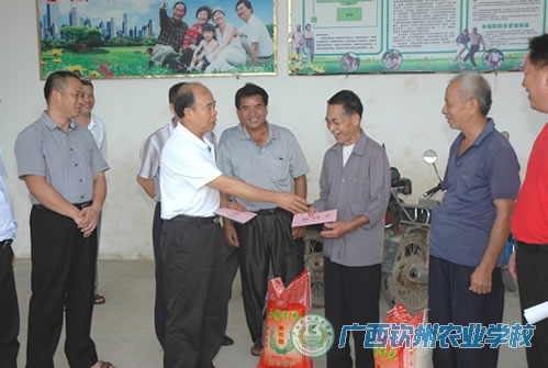 我校开展“送技术、送服务、送温暖”下乡活动