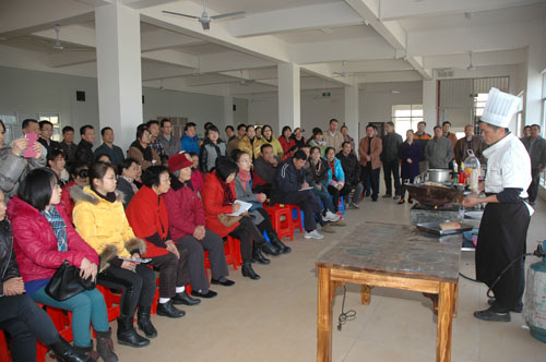 我校开展2014年教职工全员培训系列活动（二）