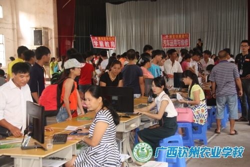 我校喜迎2016级新生
