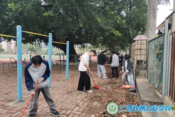 净校焕新启新程 劳动育人筑新风 ——我校开展新学期首次全校大扫除