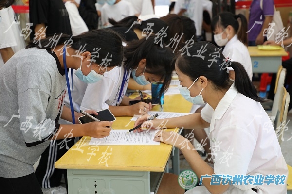 暖心服务 新冠疫苗接种进校园         ——钦州市钦南区水东社区医院到我校开展新冠疫苗接种工作