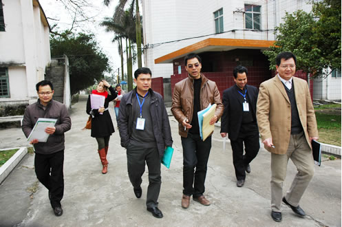 钦州市“创园办”组织专家到我校进行园林式单位评估工作