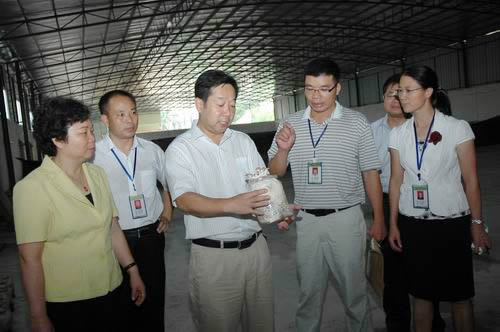 自治区农业厅王健副厅长率教师节慰问组到我校慰问教职工