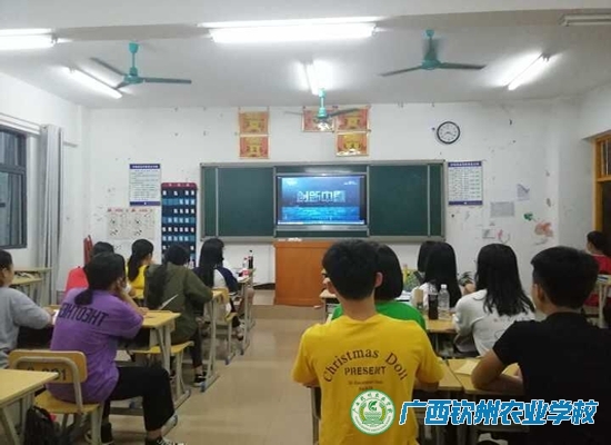 我校团委组织全校学生观看《创新中国》系列纪录片