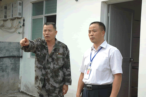 我校校长伍国樑到高明养猪场调研