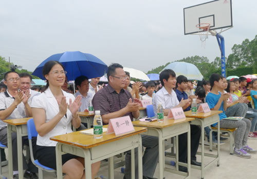 我校师生到小董镇中参加“激扬青春 放飞梦想”文艺汇演