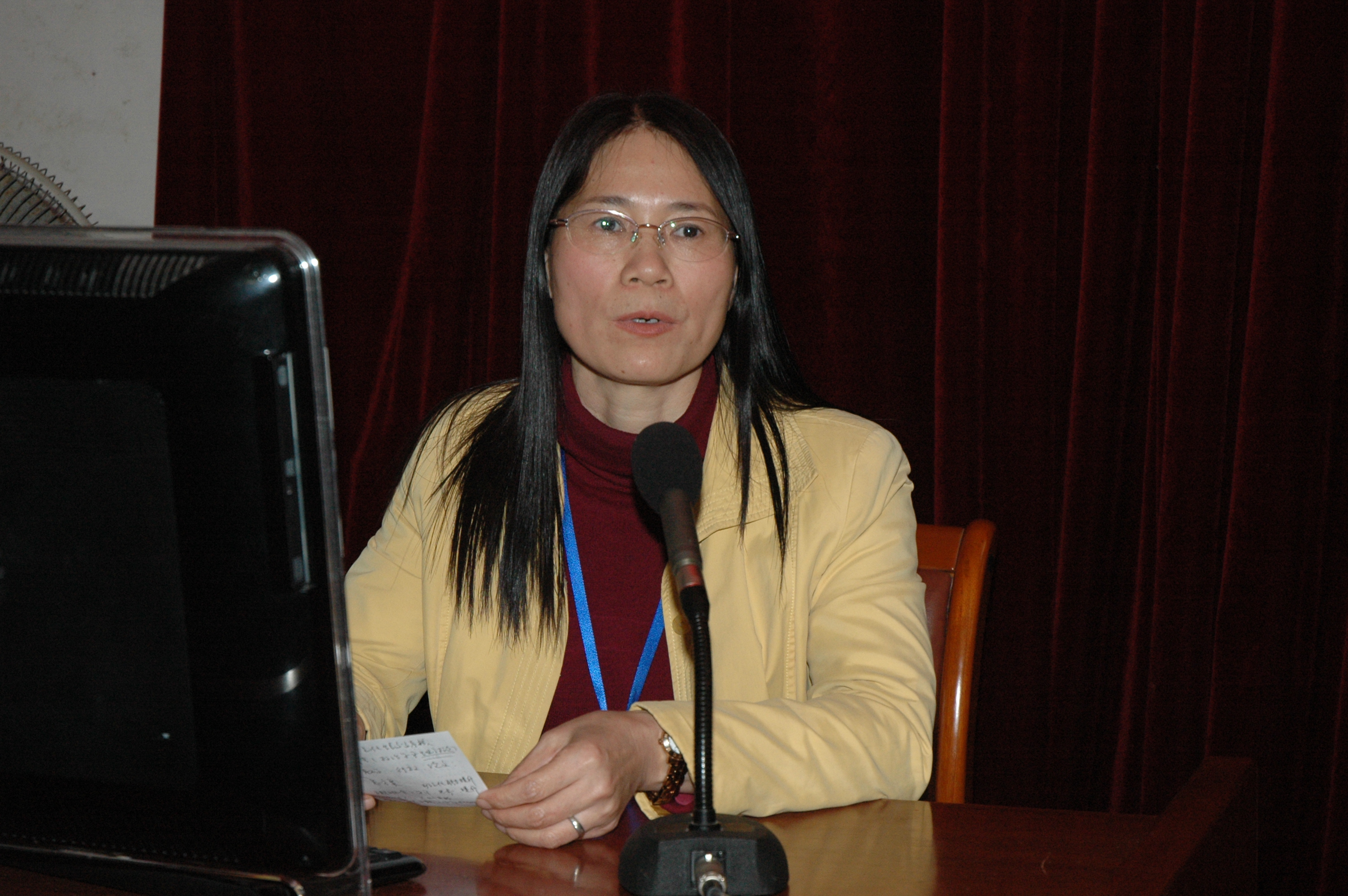 我校召开2013年秋季学期班主任主题班会设计大赛总结表彰会