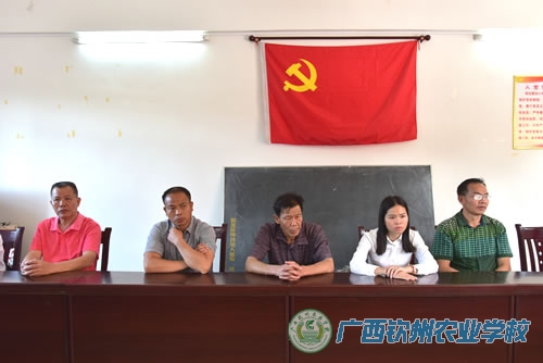 我校领导到定点扶贫村实地调研并现场办公