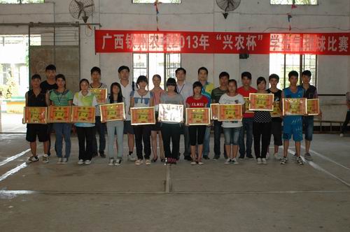 我校2013年“兴农杯”学生气排球比赛圆满落幕