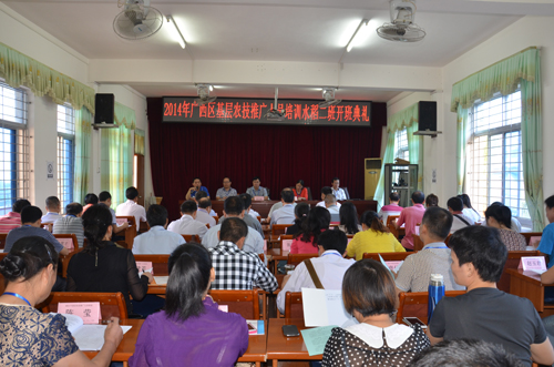 我校完成2014年基层农技推广人员水稻（2）班培训工作