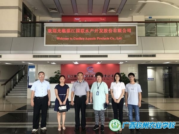 学校领导带队巡查2016级学生顶岗实习情况