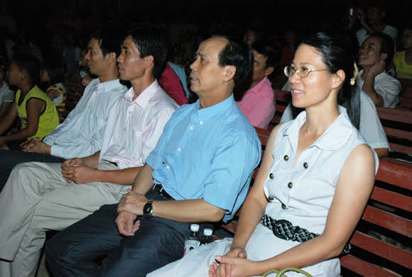 我校与丽光学校联合举办“庆六·一、迎奥运”文艺晚会