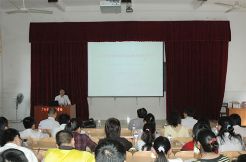 加强班主任岗位培训 提高管理能力和水平