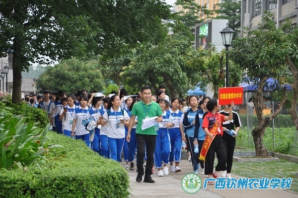 2018年全国科技活动周钦州市校园科普活动系列报道六——钦农校园开放日  感受职业教育魅力