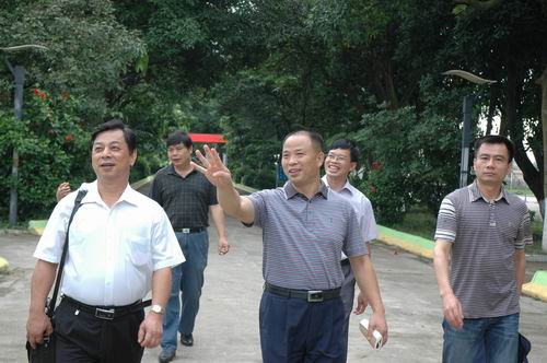 自治区农业厅安全生产检查组莅临我校检查指导工作