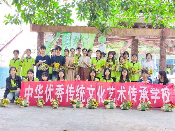 情浓端午，“粽”享美丽——广西钦州农业学校开展中国优秀传统文化端午主题插花活动