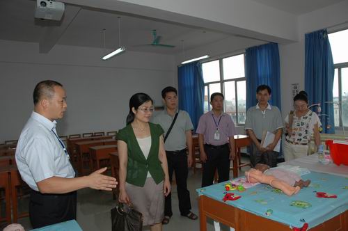 钦州市人力资源和社会保障局领导莅临我校评估培训项目