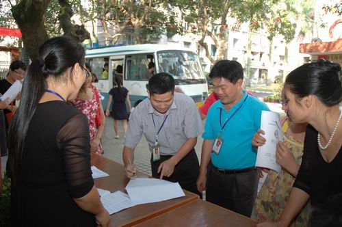 我校举行厅属第十二届学生运动会接待模拟演练