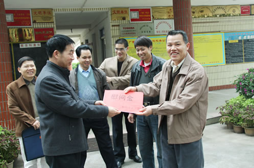 钦州市总工会到我校开展春节慰问活动