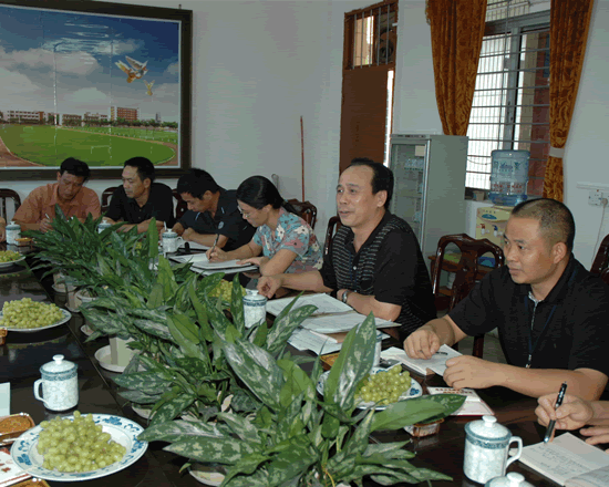 农业厅总农艺师白先进到我校检查安全生产工作