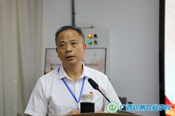 我校召开2024年秋季学期中层以上干部会议