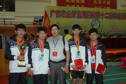 钦州农校代表队以全胜战绩囊括本届运动会团体、单项冠军