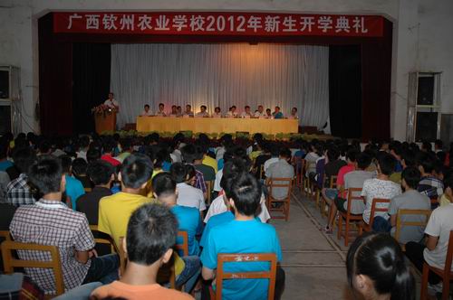 我校召开2012级新生开学典礼