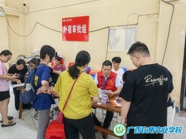 党建引领迎新生，党员先锋暖人心——第三支部开展迎新主题党日活动