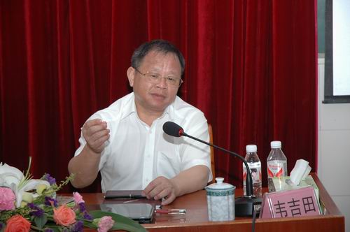 农业厅韦吉田巡视员在我校作《当前农业农村发展新形势》讲座