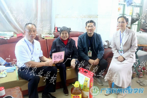 情暖金秋  爱在重阳——我校开展重阳节走访慰问退休干部活动