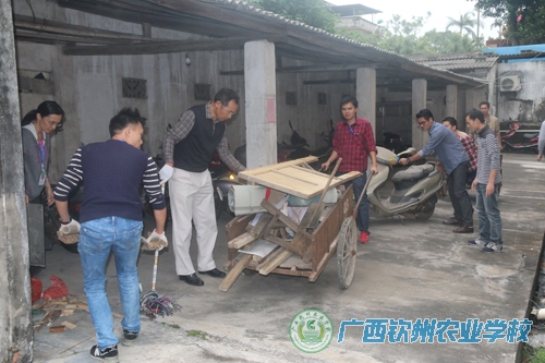 我校开展生活小区文明卫生整治活动