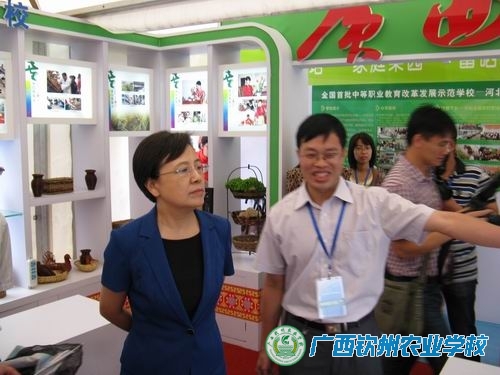 我校在全国职校学生技能作品展洽会大展风采